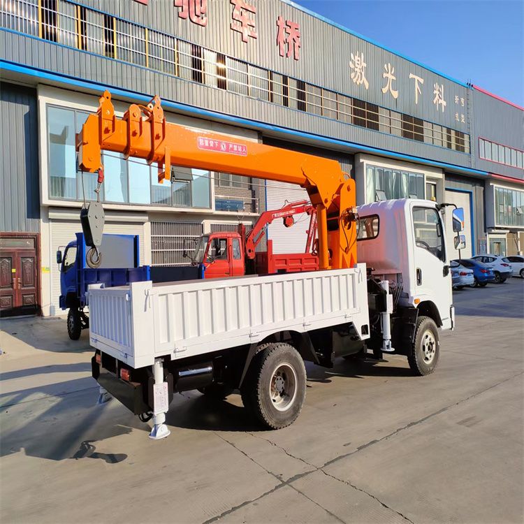塔城市三轮随车吊定制 农用改装机自备吊中瑞长期出售